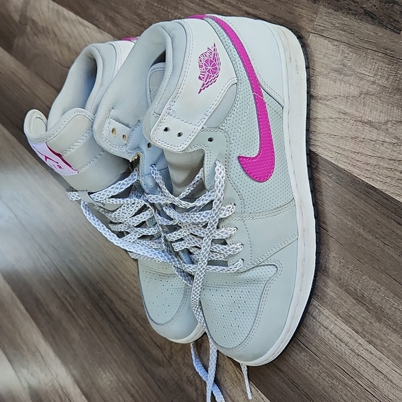 Air Jordans - Picture 3 of 7